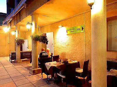 Hotel Les Colonnes Greoux-les-Bains