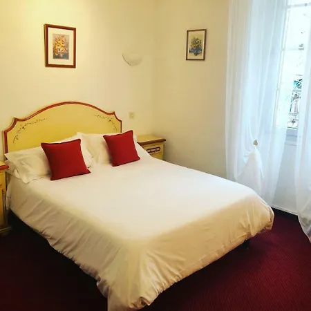 Hotel Les Colonnes 2*